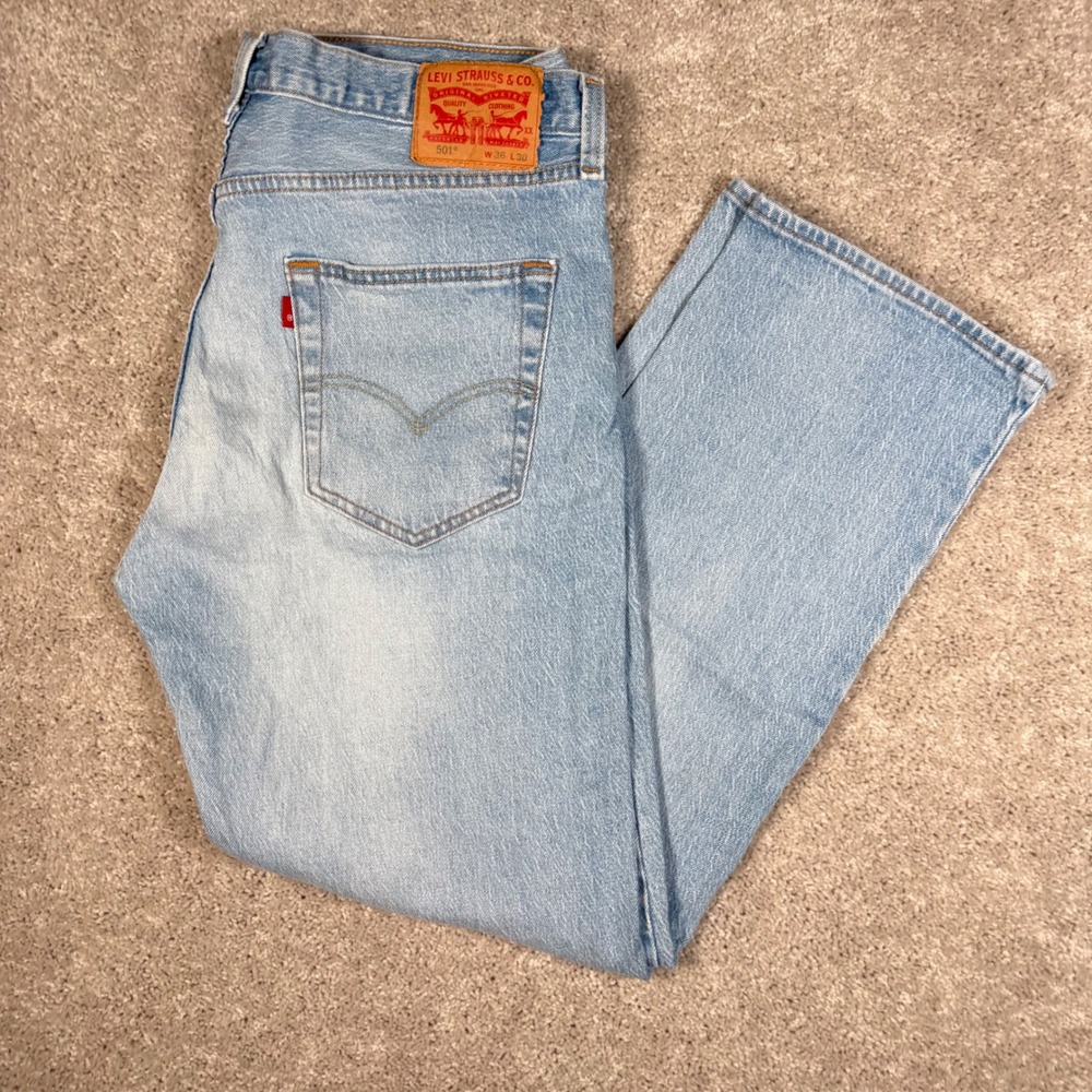 Levi's Men's Light Blue Straight Jeans